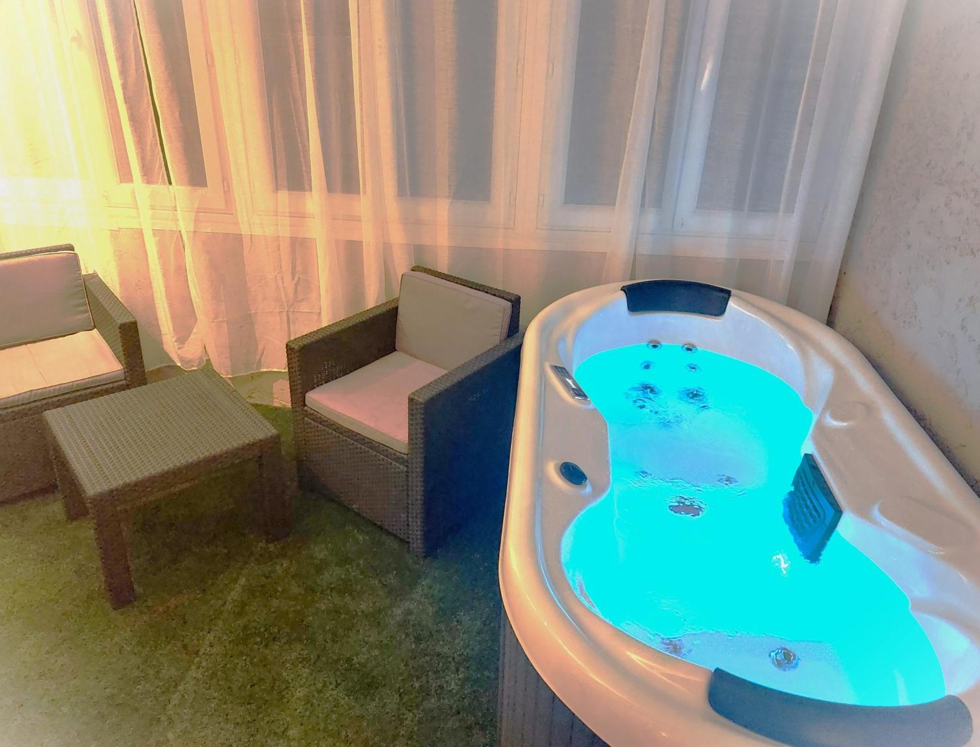 Hotel Les Jardins De Bormes, Sauna & Jacuzzi ภายนอก รูปภาพ